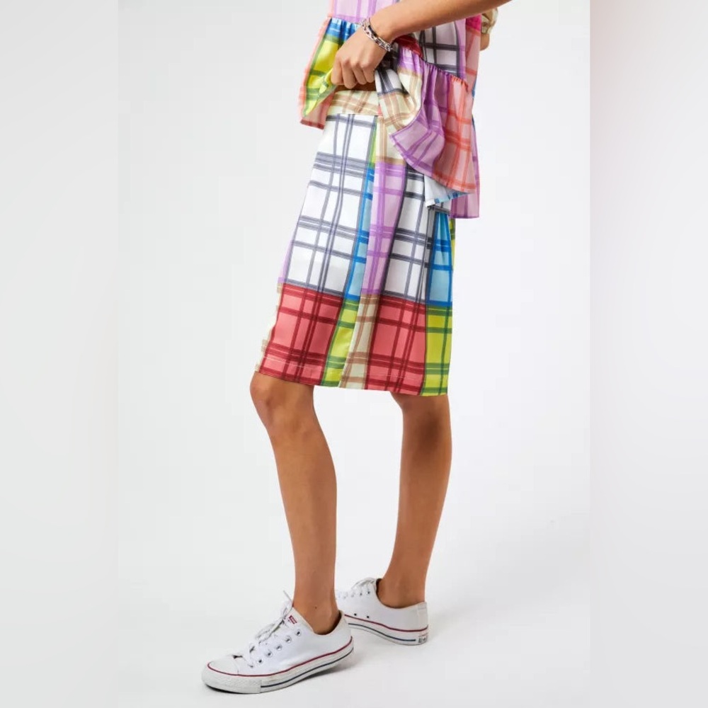 344B. Multi Color Bermuda Short - Picture 5 of 8